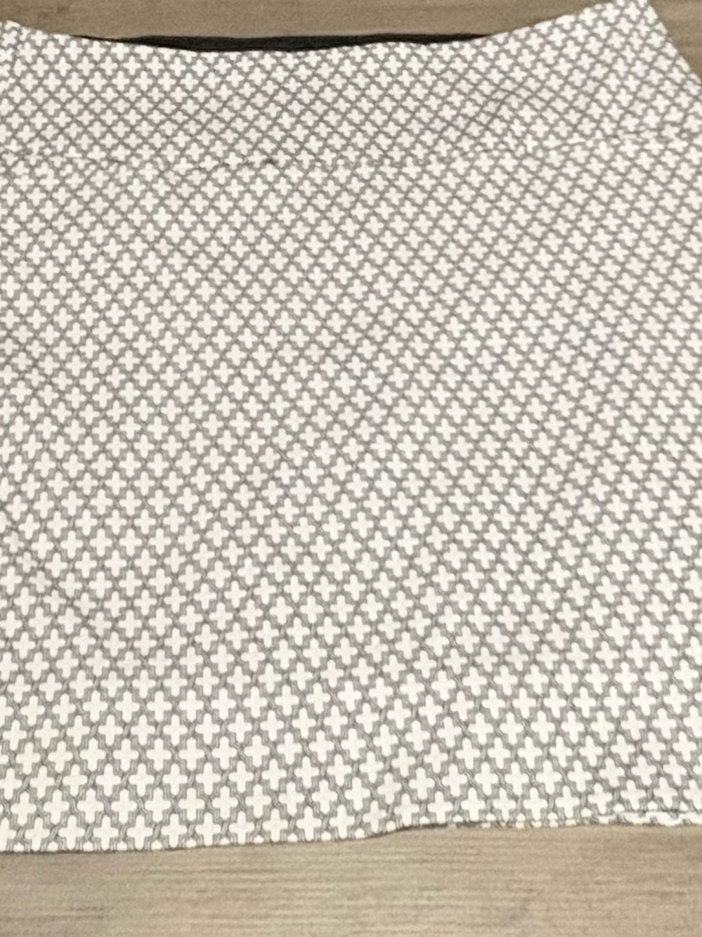 Source Unknown White and Light Gray Patterned A-Line Skirt size XL